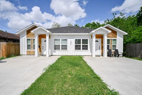 Photo of 5007 Briscoe Street #A, Houston, TX 77033 (MLS # 13737169)
