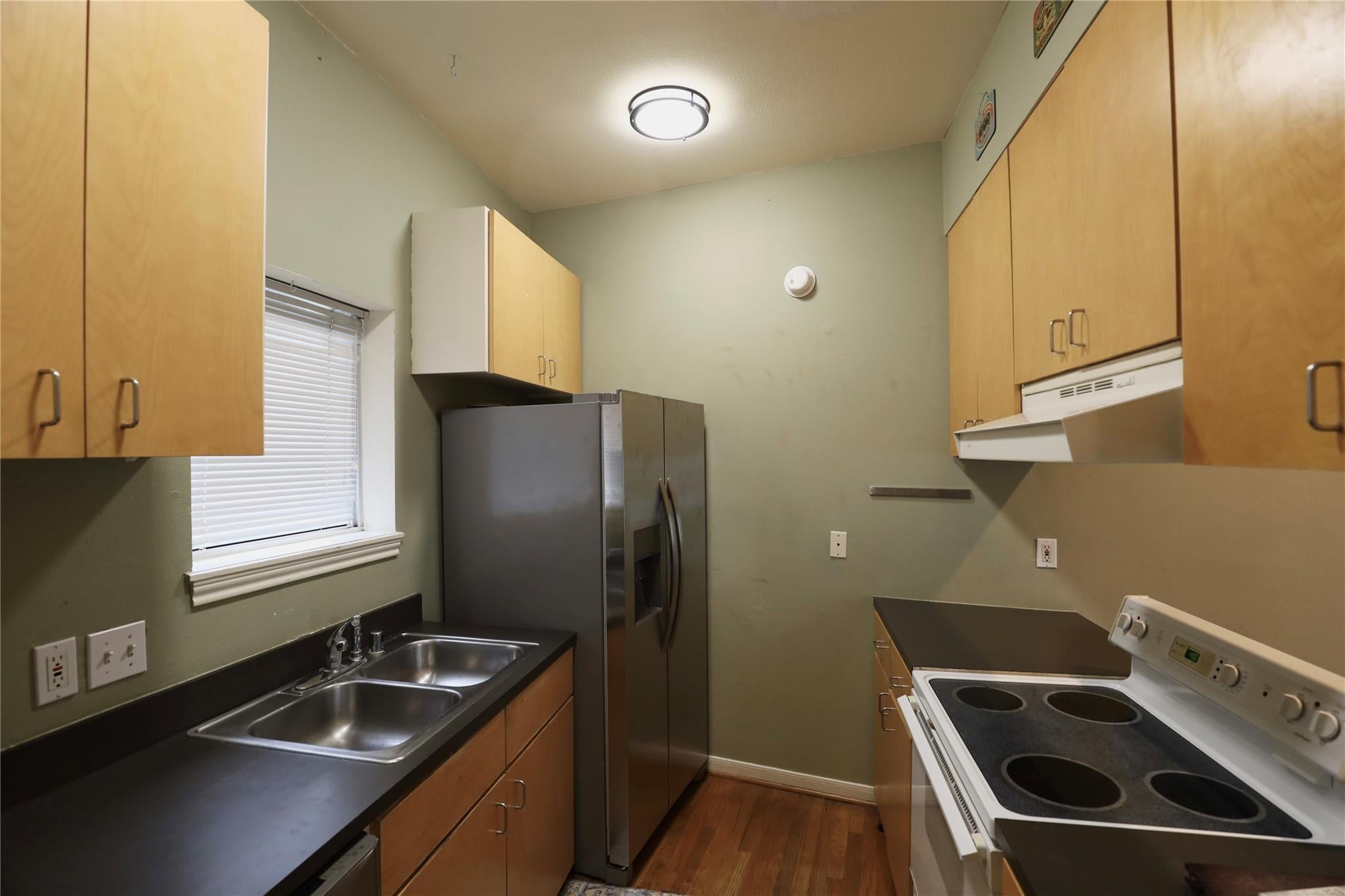404 Rosalie