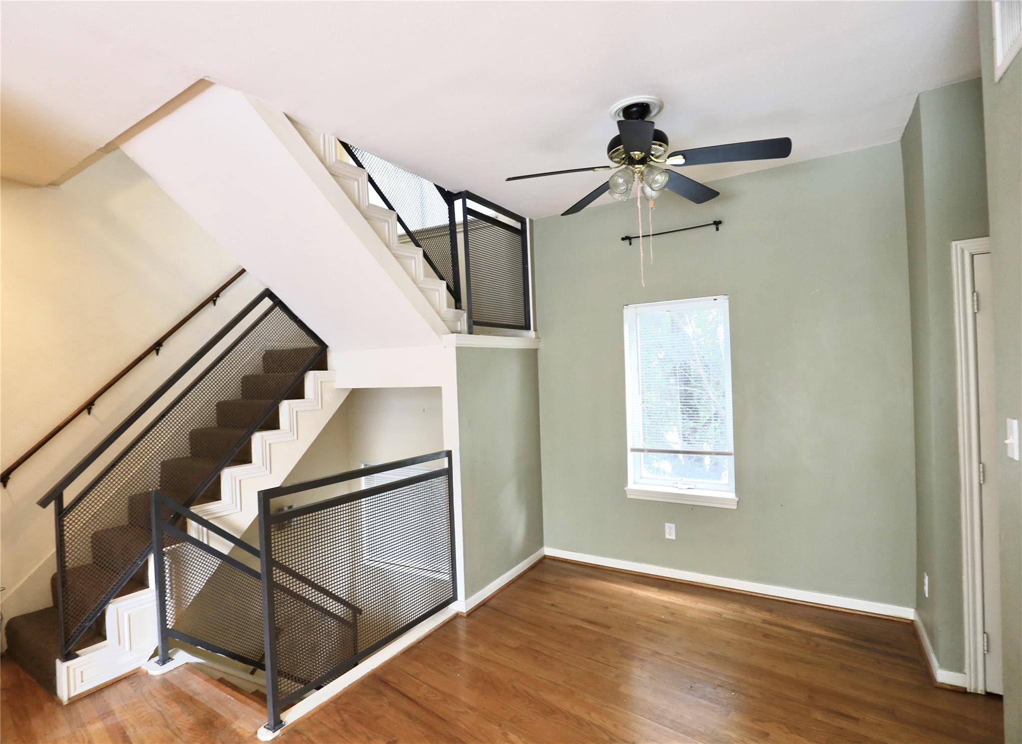 404 Rosalie
