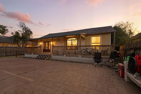 Photo of 2017 Sadler Street, Houston, TX 77093 (MLS # 54756071)