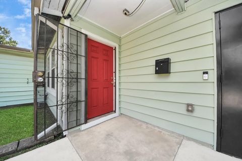 Tiny photo for 5202 Pensdale Street, Houston, TX 77033 (MLS # 45701908)