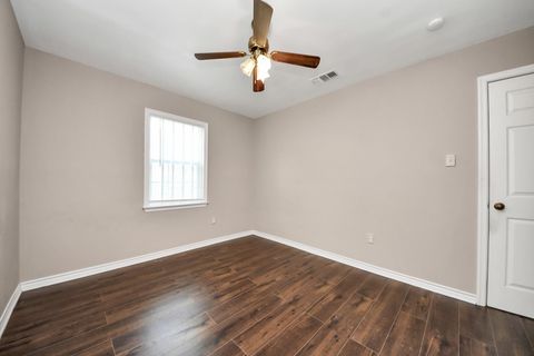Tiny photo for 5202 Pensdale Street, Houston, TX 77033 (MLS # 45701908)