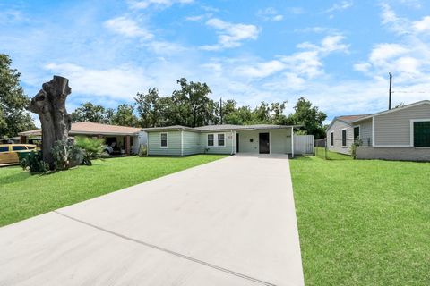 Tiny photo for 5202 Pensdale Street, Houston, TX 77033 (MLS # 45701908)