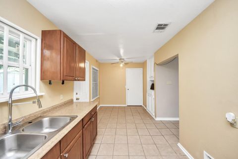 Tiny photo for 5202 Pensdale Street, Houston, TX 77033 (MLS # 45701908)