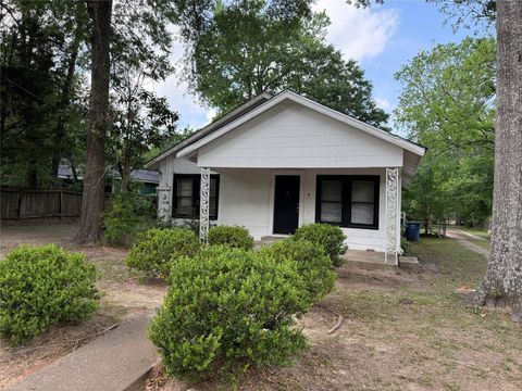 Photo of 2812 Angier Road, Huntsville, TX 77340 (MLS # 4670838)