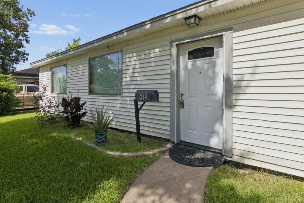 Photo of 216 Bearle Street, Pasadena, TX 77506 (MLS # 70675124)
