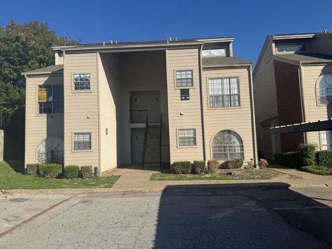 Condo For Sale - 9747 Whitehurst Drive #137<br/> Dallas County, Dallas, TX 75243