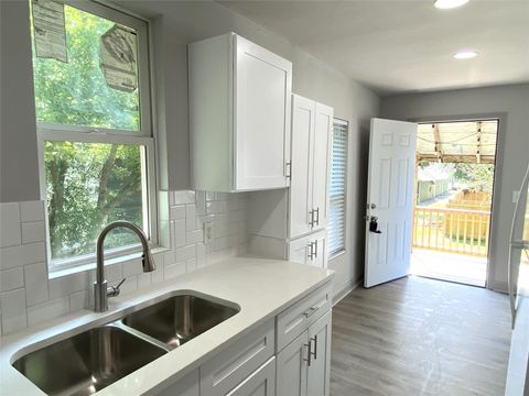 Photo of 313 S 3rd Street, La Porte, TX 77571 (MLS # 7563182) Photo of 313 S 3rd Street, La Porte, TX 77571 (MLS # 7563182)