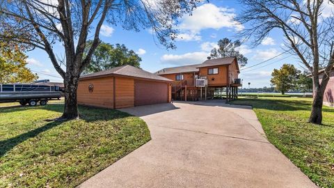 Photo of 10 Shady Oaks Drive, Huntsville, TX 77320 (MLS # 9513325)