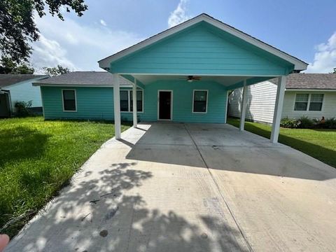 Photo of 205 Brown Street, Edna, TX 77957 (MLS # 32216740)