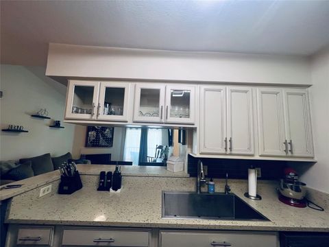 Photo of 2120 El Paseo Street #3008, Houston, TX 77054 (MLS # 39875392)