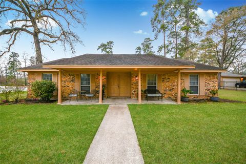 Photo of 203 Ridgewood Drive, Oak Ridge North, TX 77386 (MLS # 36187643)