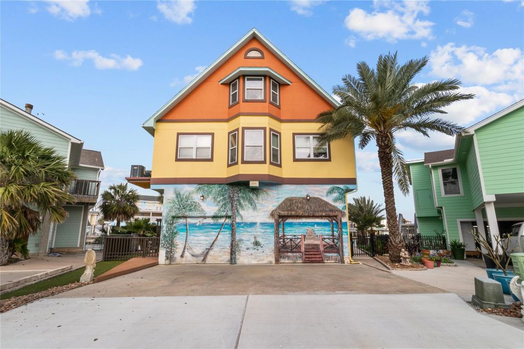 Photo of 106 Isles End Road, Tiki Island, TX 77554 (MLS # 76157356)