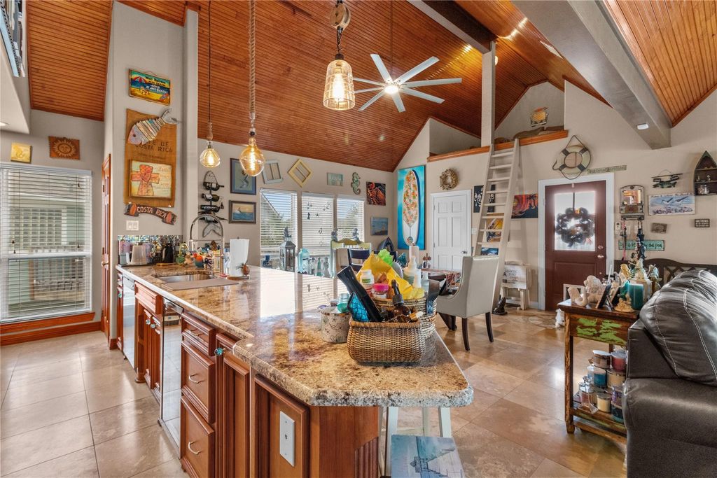 Photo of 106 Isles End Road, Tiki Island, TX 77554 (MLS # 76157356)