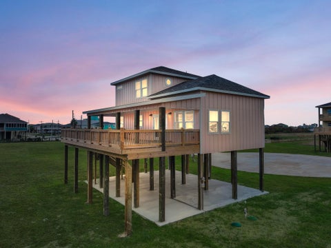 Photo of 186 Ocean View Drive, Crystal Beach, TX 77650 (MLS # 89462150)