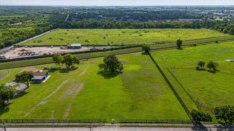 Photo of 5706 S Acres Drive, Houston, TX 77048 (MLS # 95525282)