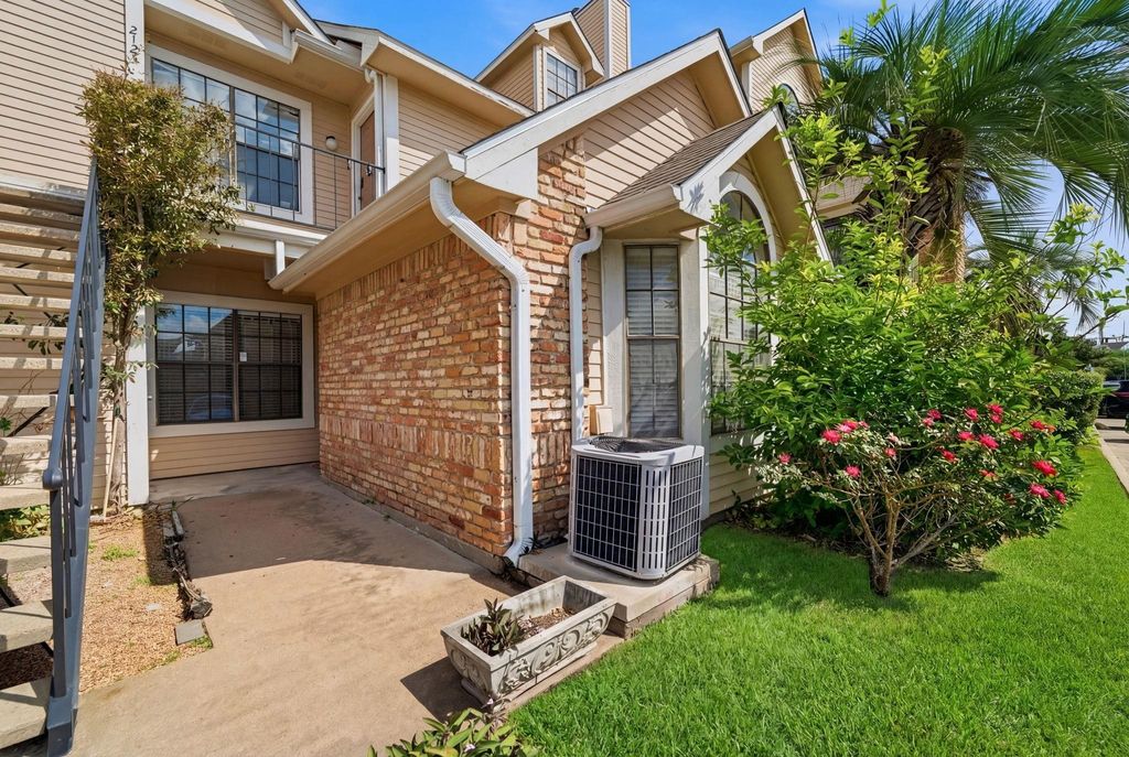 Photo of 2300 Old Spanish Trail #1123, Houston, TX 77054 (MLS # 47171810)