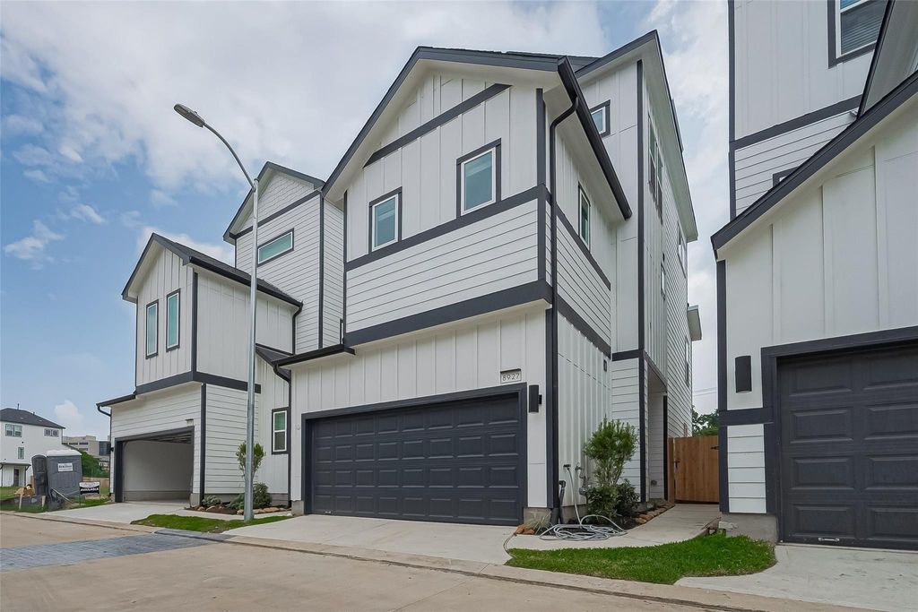 Photo of 8911 Grovner Place, Houston, TX 77055 (MLS # 4983860)