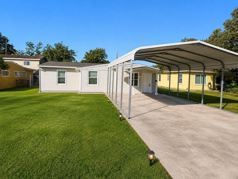 Photo of 1004 S 2nd Street, La Porte, TX 77571 (MLS # 39319578)