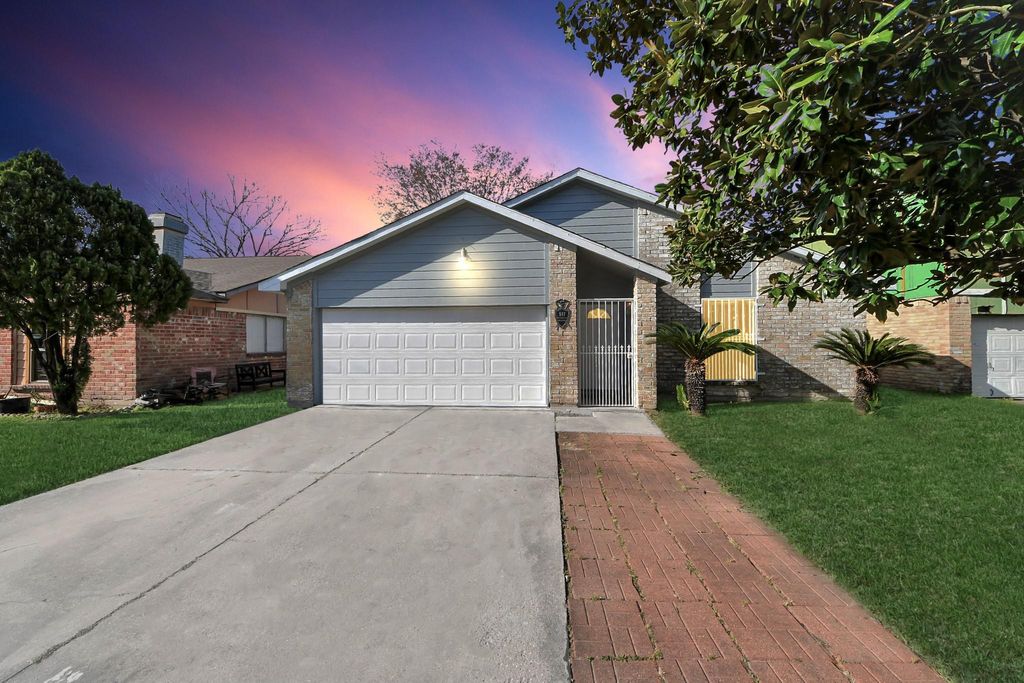 Photo of 547 Walston Lane, Houston, TX 77060 (MLS # 20174233)