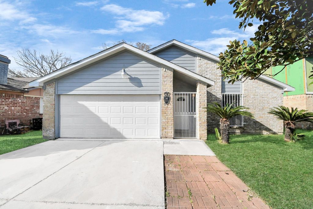 Photo of 547 Walston Lane, Houston, TX 77060 (MLS # 20174233)