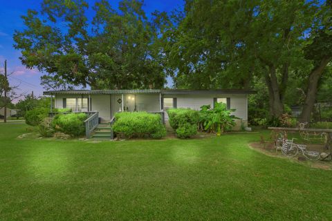 Photo of 106 N 3rd Street, Highlands, TX 77562 (MLS # 10261821)