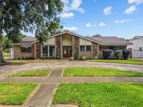 Homes For Sale - 5762 Birdwood Road<br/> Harris County, Houston, TX 77096