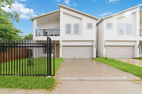 Photo of 6715 England Street, Houston, TX 77021 (MLS # 67600259)