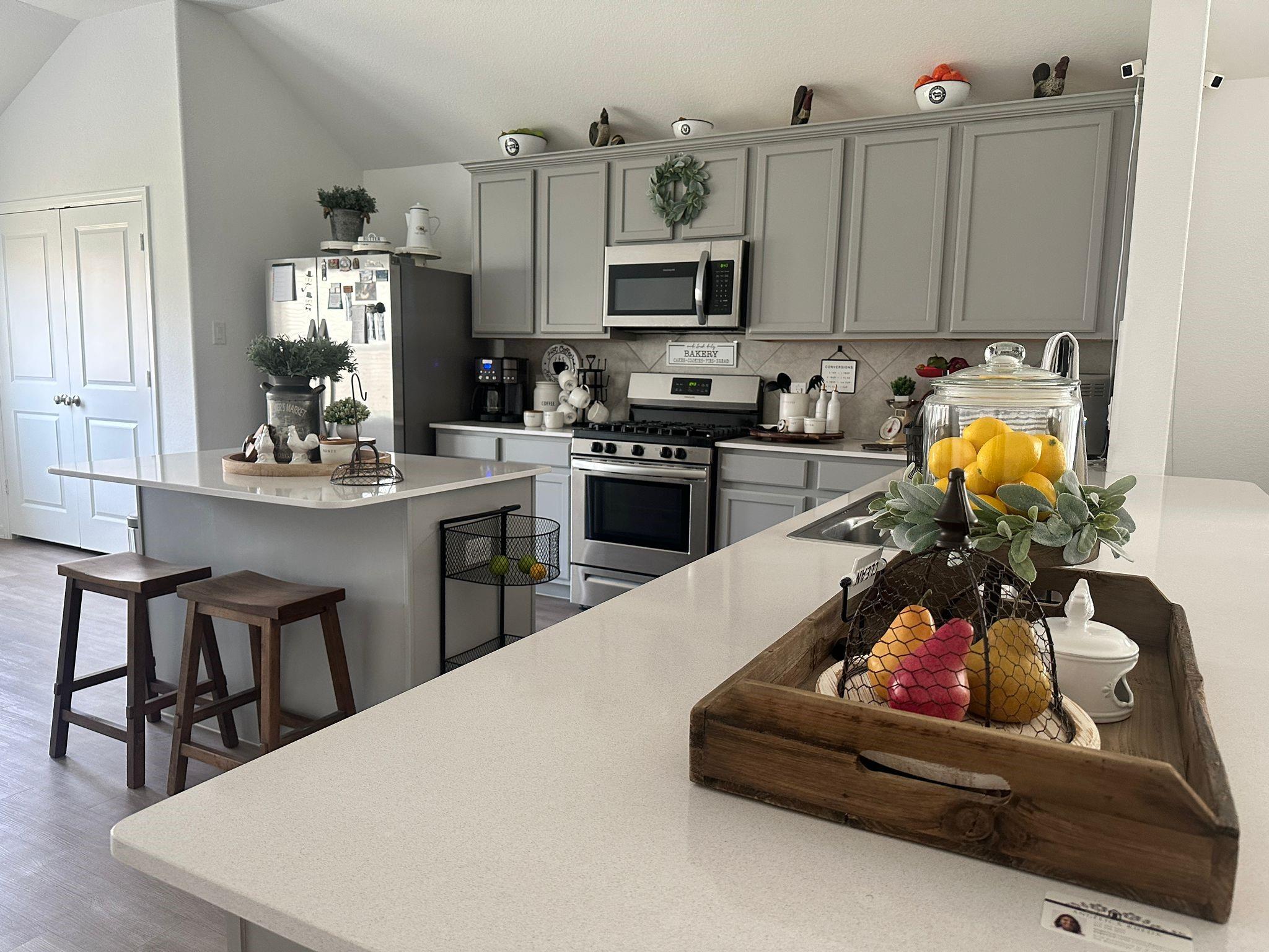 25406 Rustic Square Trace