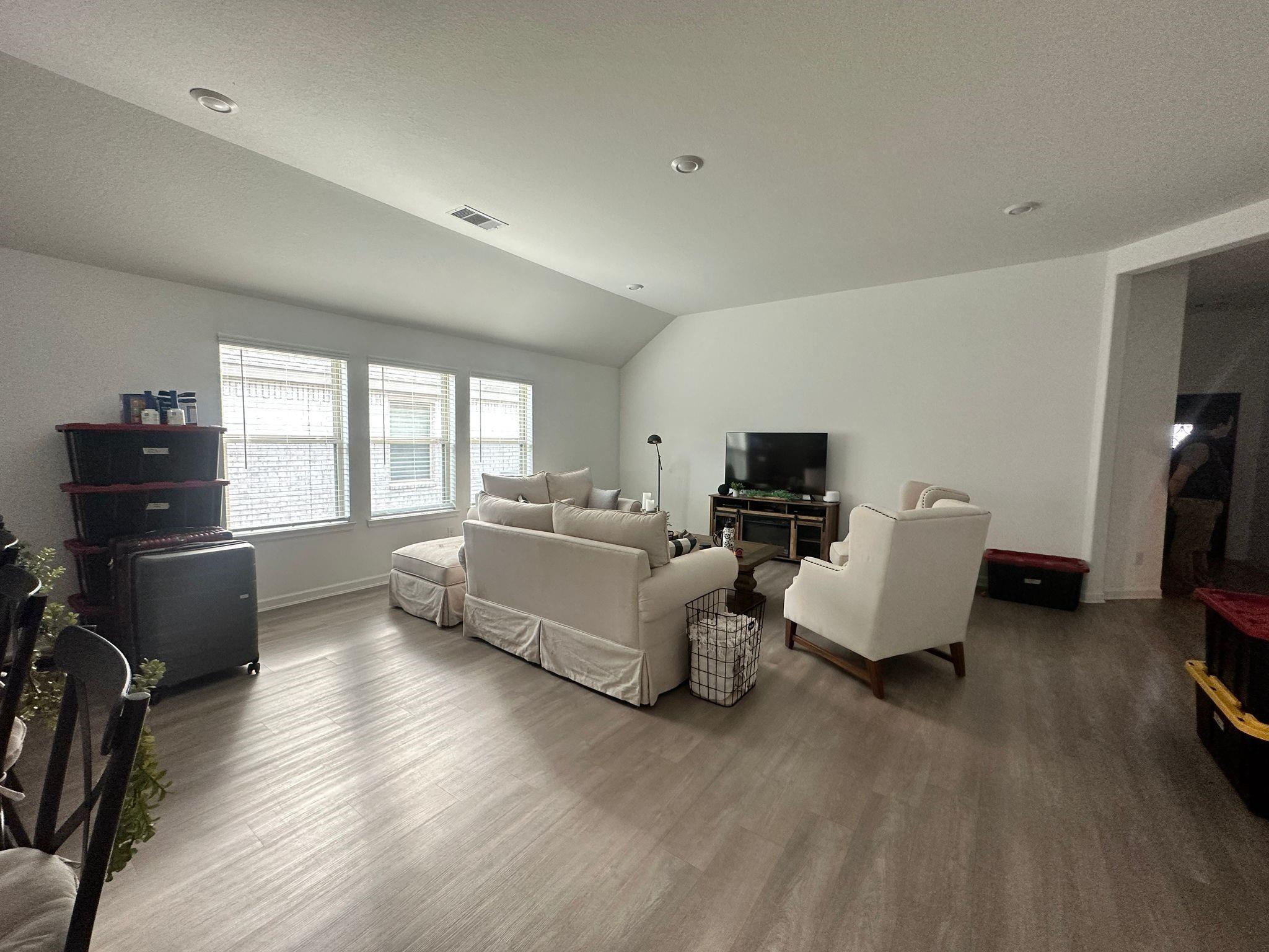 25406 Rustic Square Trace