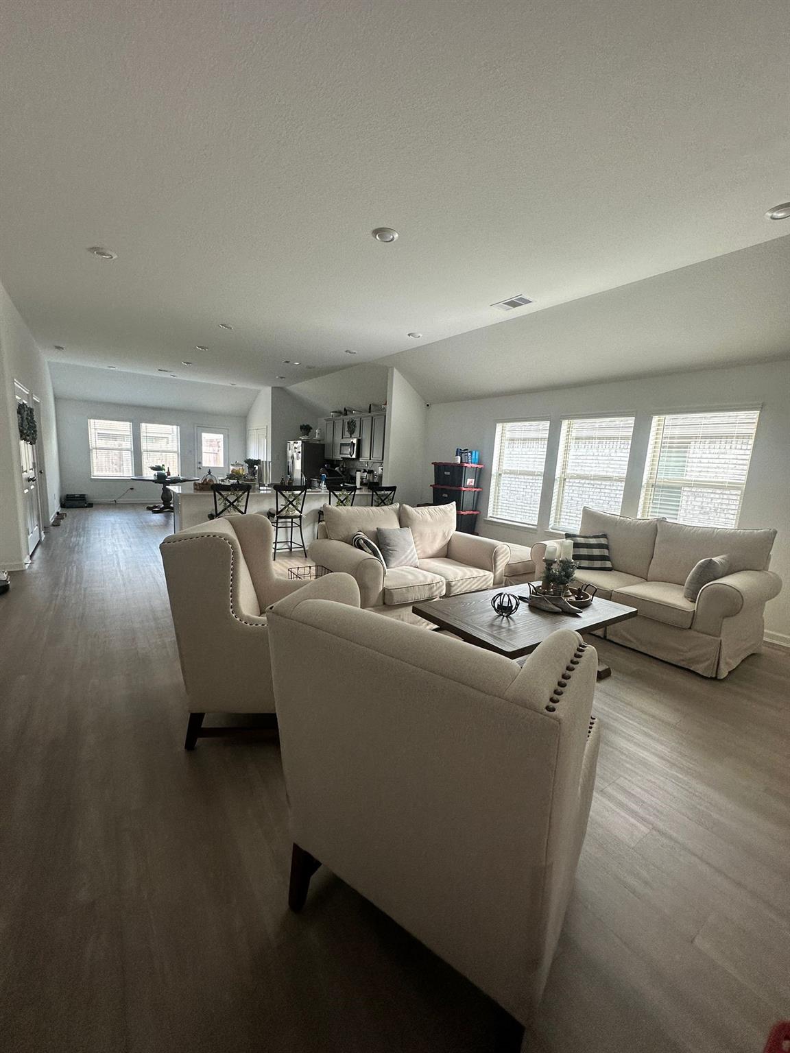 25406 Rustic Square Trace