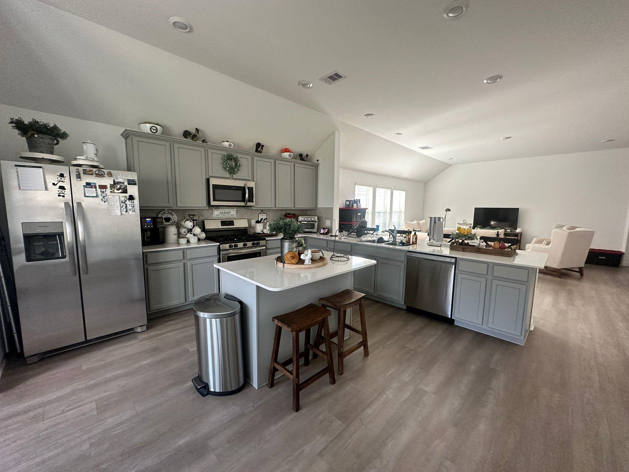 25406 Rustic Square Trace