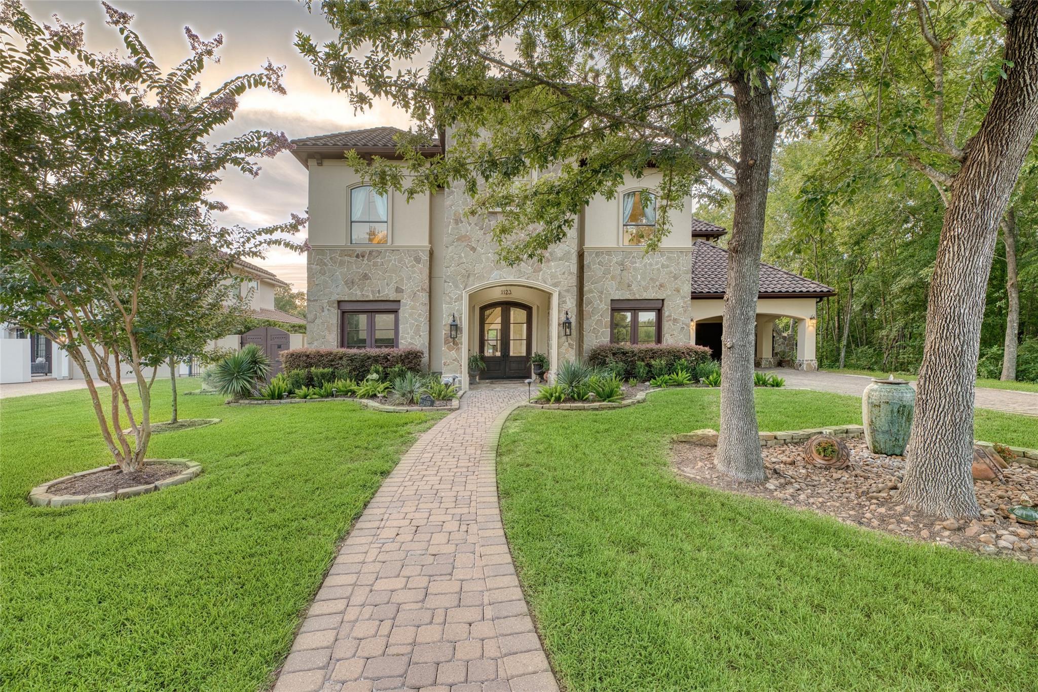 1123 Grand Estates Drive