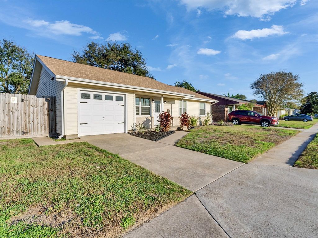 Photo of 2606 Pine Street, Galveston, TX 77551 (MLS # 54529053)