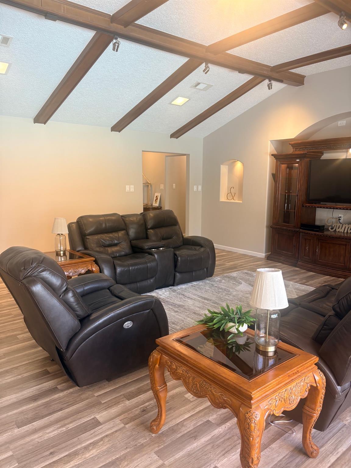 5113 Inverness Drive