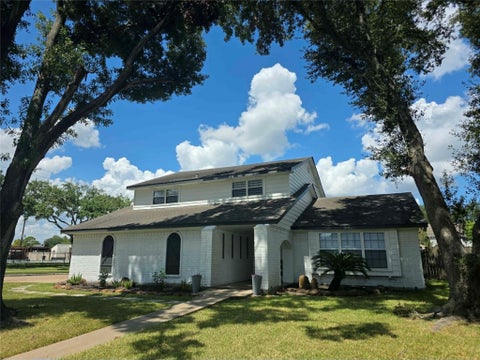 Photo of 11946 Brighton Lane, Meadows Place, TX 77477 (MLS # 35452646)
