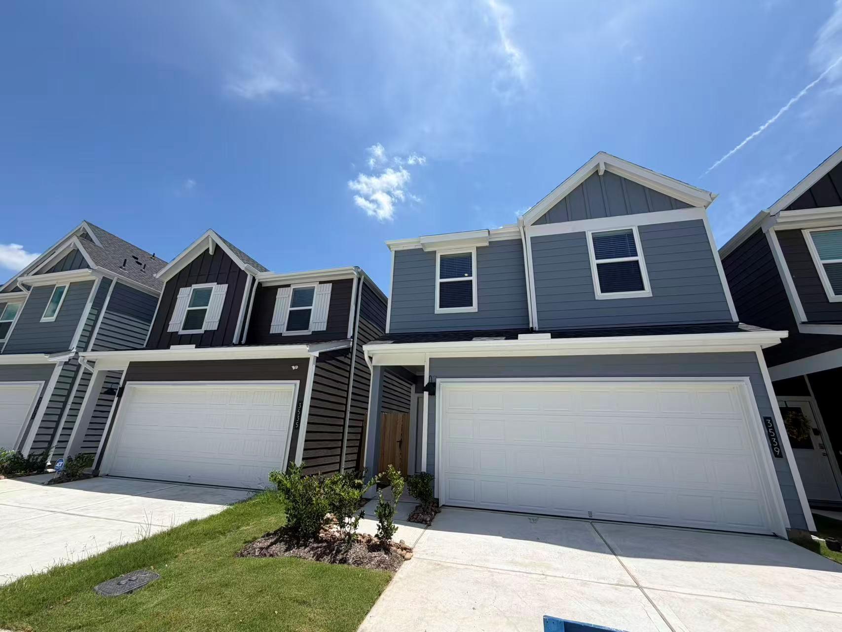 3539 Adelie Lane