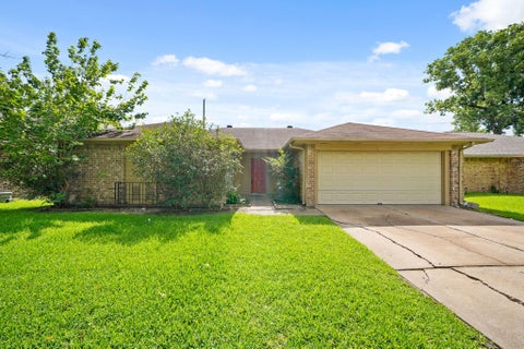 Photo of 3714 Embarcadero Drive, Houston, TX 77082 (MLS # 9071916)