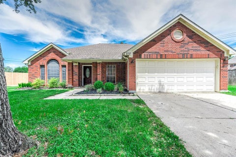 Photo of 3717 Pin Oak Drive E, Pearland, TX 77581 (MLS # 31227275)