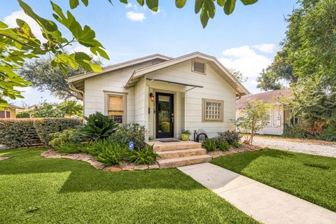 Photo of 2214 Singleton Street, Houston, TX 77008 (MLS # 22467513) Photo of 2214 Singleton Street, Houston, TX 77008 (MLS # 22467513)