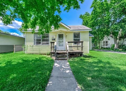 Photo of 207 N Logan Street, Texas City, TX 77590 (MLS # 91050957)