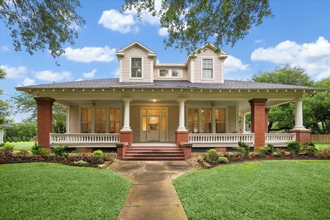 Photo of 209 E Caney Street, Wharton, TX 77488 (MLS # 4181018)