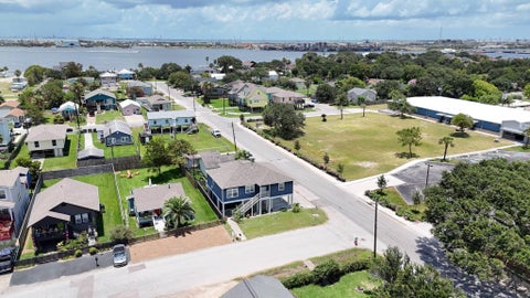 Tiny photo for 6902 Avenue P, Galveston, TX 77551 (MLS # 74381264)