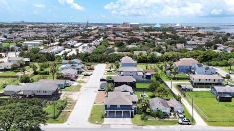 Tiny photo for 6902 Avenue P, Galveston, TX 77551 (MLS # 74381264)