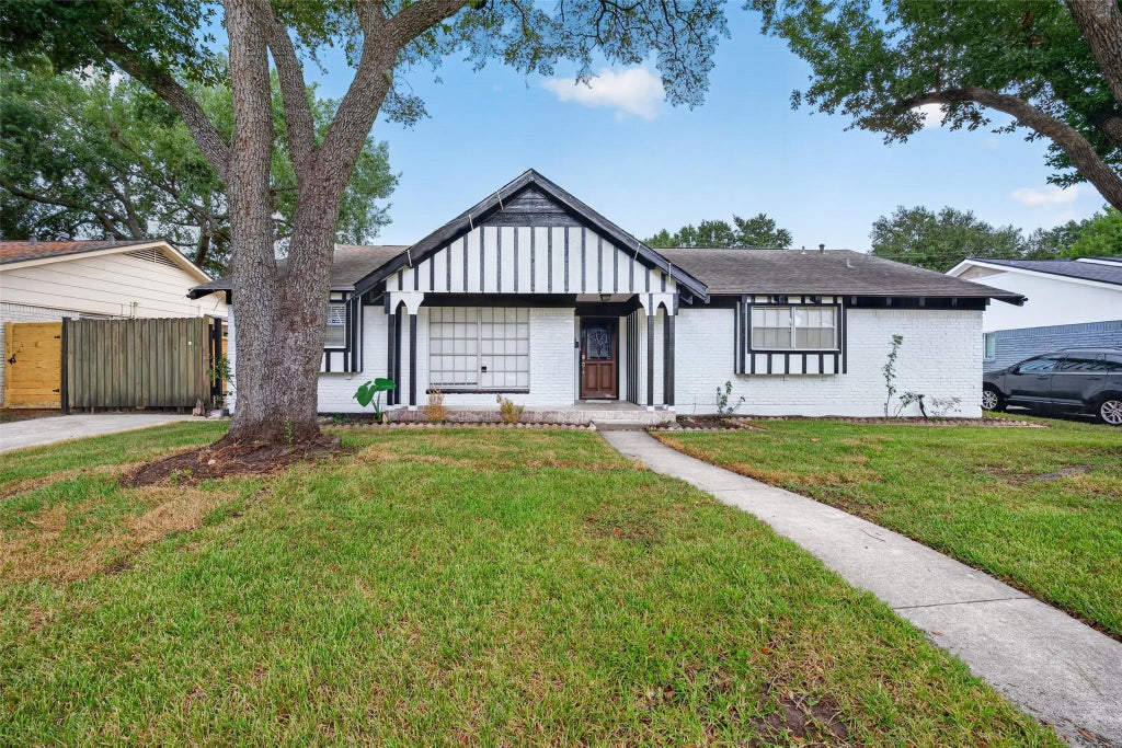 Photo of 6038 Cartagena Street, Houston, TX 77035 (MLS # 82934036)