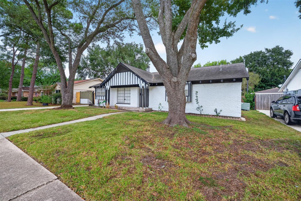 Photo of 6038 Cartagena Street, Houston, TX 77035 (MLS # 82934036)