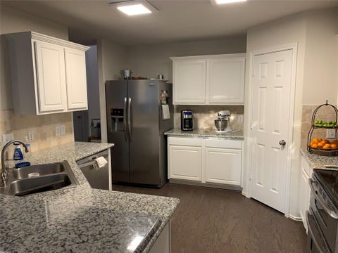 Homes For Rent - 202 N Vesper Bend Circle<br/> The Woodlands, TX 77382