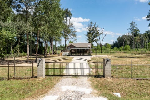 Photo of 1906 County Road 3434 N, Cleveland, TX 77327 (MLS # 89337018)