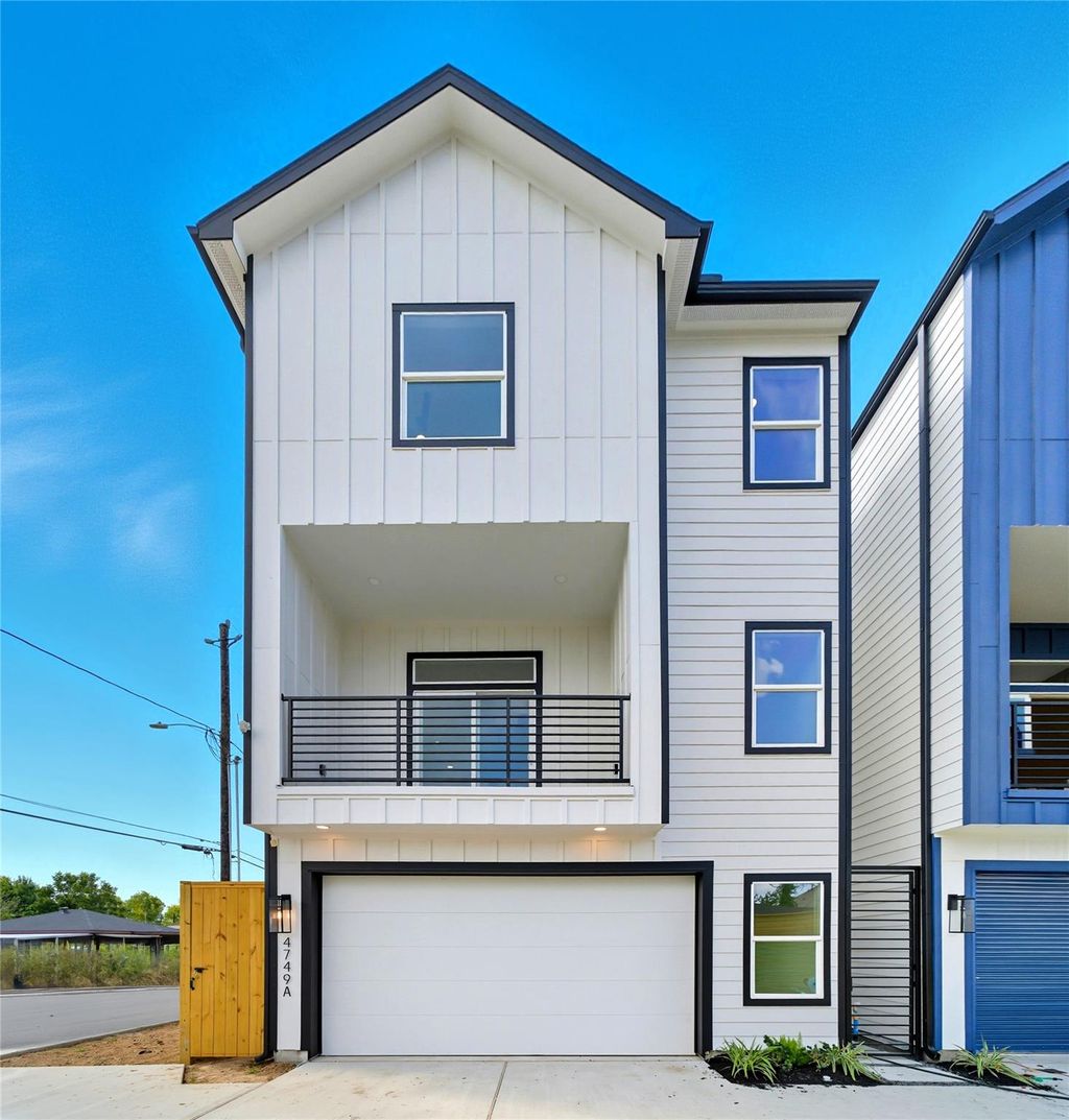 Photo of 4749 Wilmington Street #B, Houston, TX 77033 (MLS # 69289748)