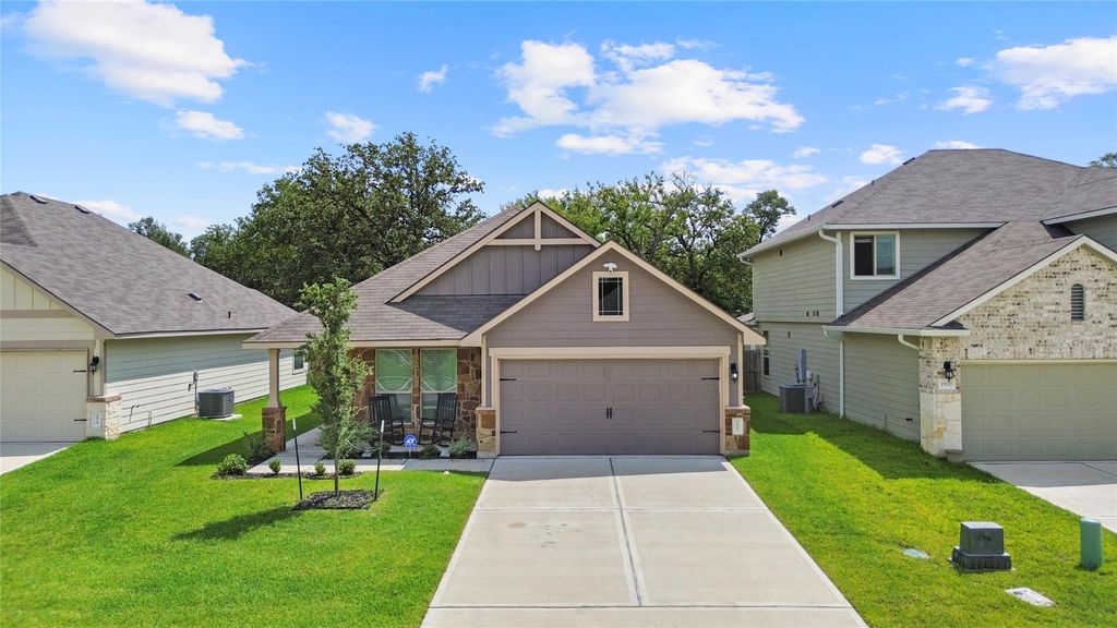 Photo of 1922 Cartwright Street, Bryan, TX 77807 (MLS # 28221834)